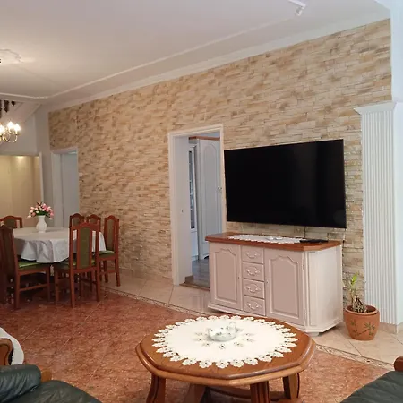Petra Vendeghaz Apartment