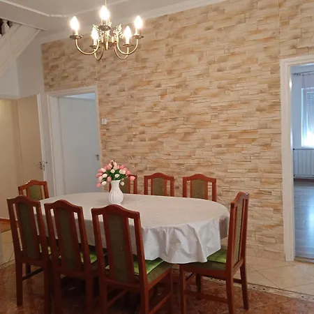 Petra Vendeghaz Apartment
